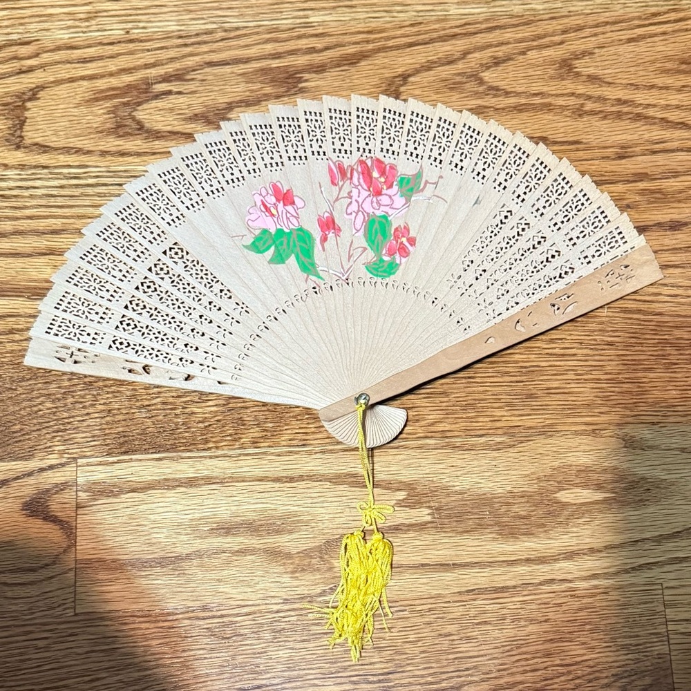 Vintagee cut out floral hand fan